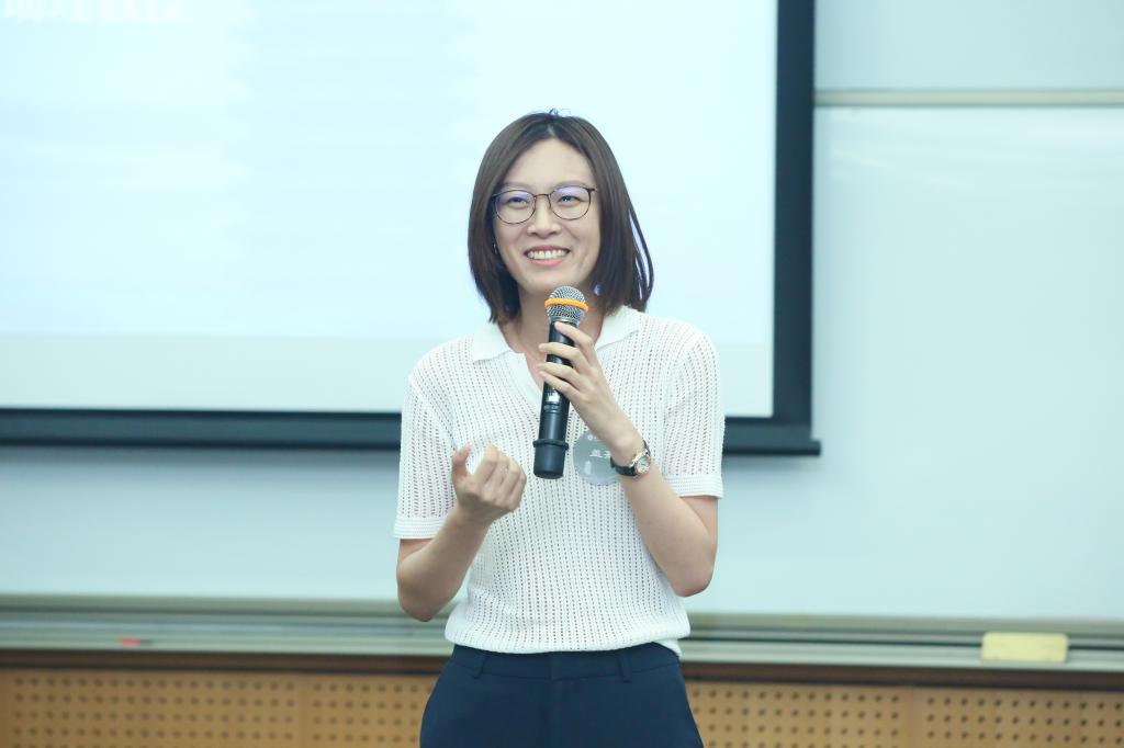 E4B346C7A33D4FD815319A0BD8B_7CB6F152_C56C