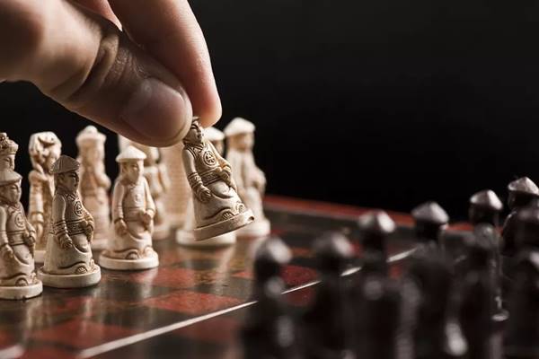 张志学：：：企业立异要靠高管“认命变运”