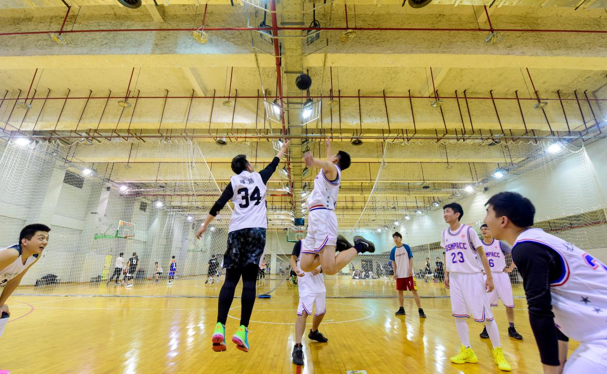  最青春|球场英姿飒爽，，，青春K8官网正茂 