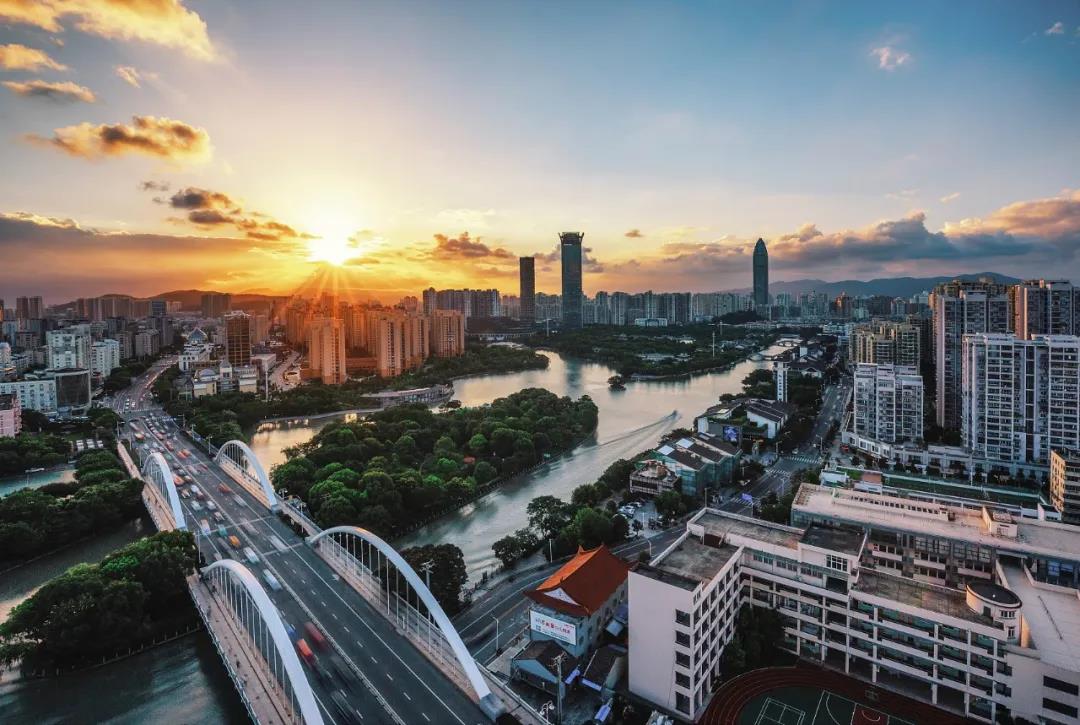 张志学、、易希薇：：：在这里，，望见中国城市的韧性