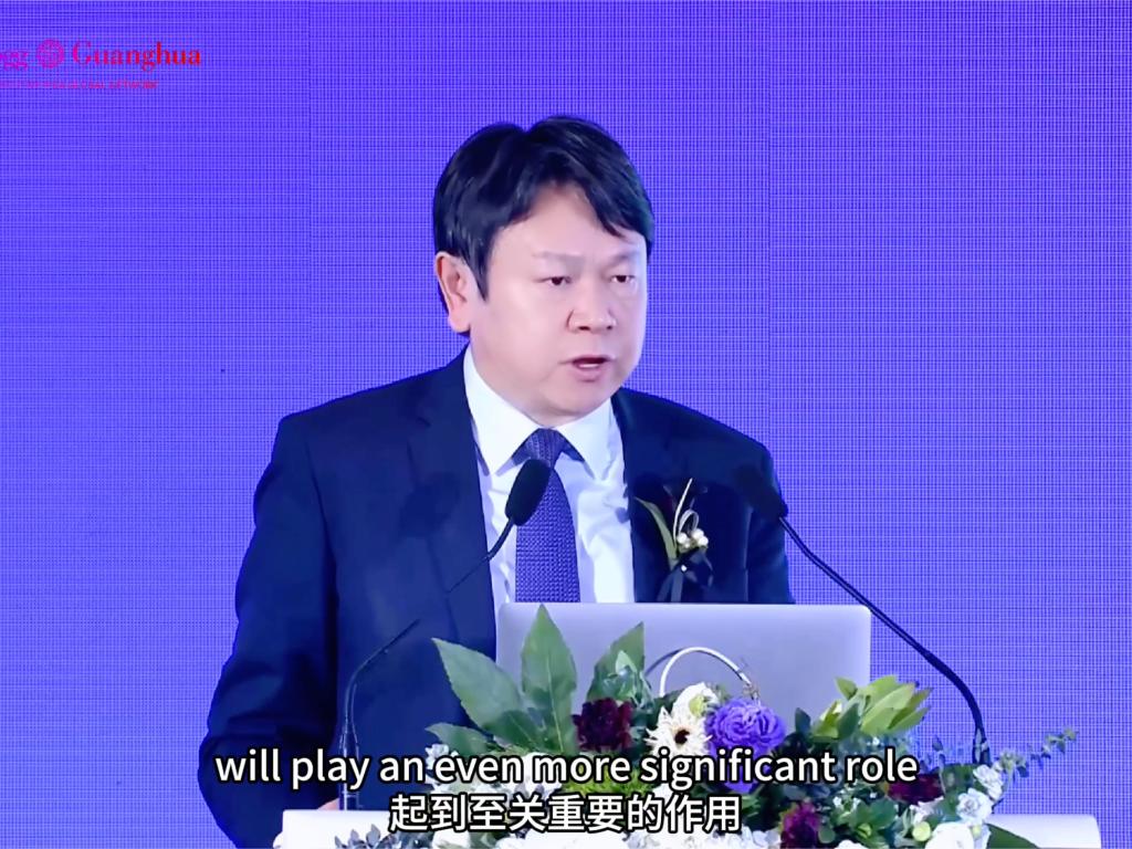 K8官网治理学院院长刘俏主旨讲话